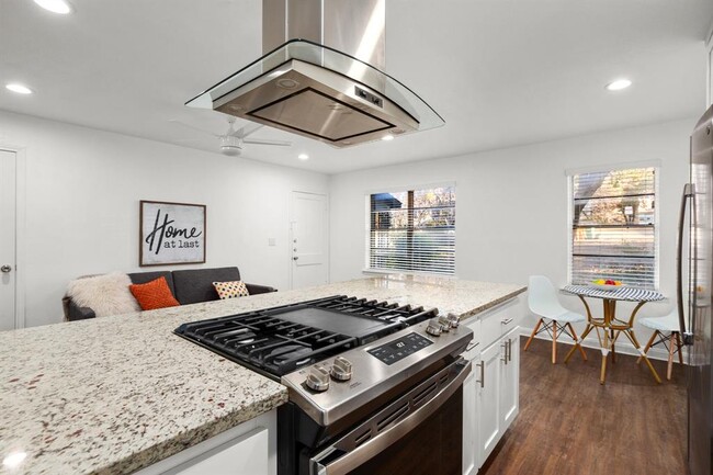 Foto del edificio - 301 E 33rd St