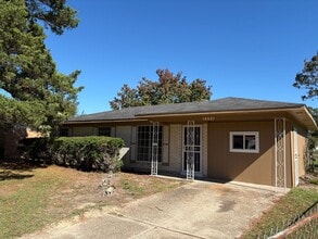 Building Photo - 3206 Red Bud Ln