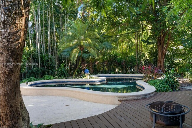 Building Photo - 936 Sorolla Ave