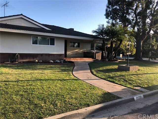 Building Photo - 1022 W Pioneer Dr