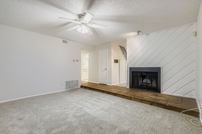 Building Photo - 8600 Tallwood Dr