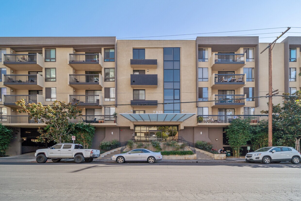 7320 Hawthorn Ave Unit 211, Los Angeles, CA 90046 Condo for Rent in Los Angeles, CA