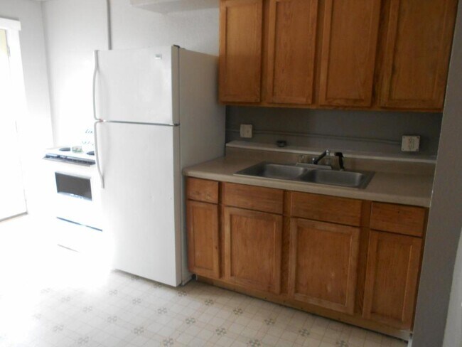 Building Photo - 218 Walnut Unit 1