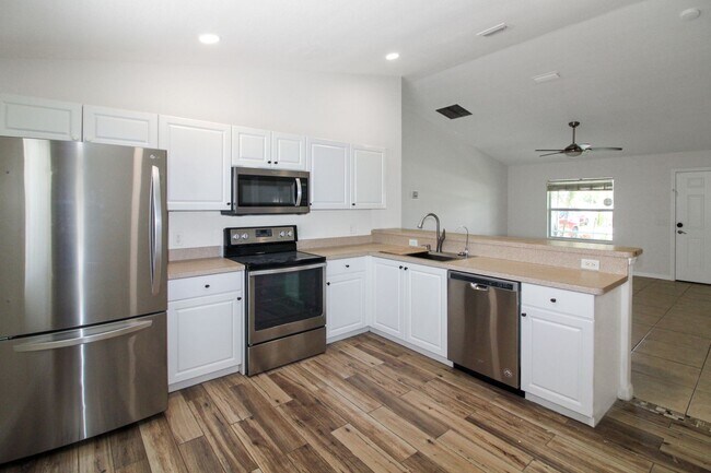 Building Photo - South Venice Annual Home for Rent