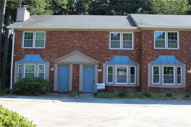 Foto del edificio - 1233 Sweet Pine Dr
