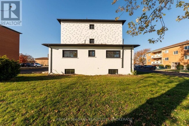 Building Photo - 141 Plymouth Rd