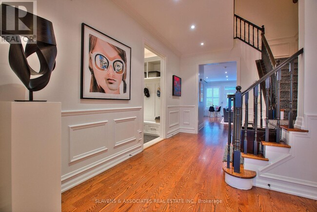 Building Photo - 108 Yonge Blvd