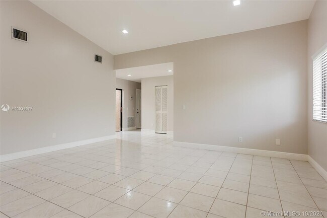 Building Photo - 901 SW 109th Ave