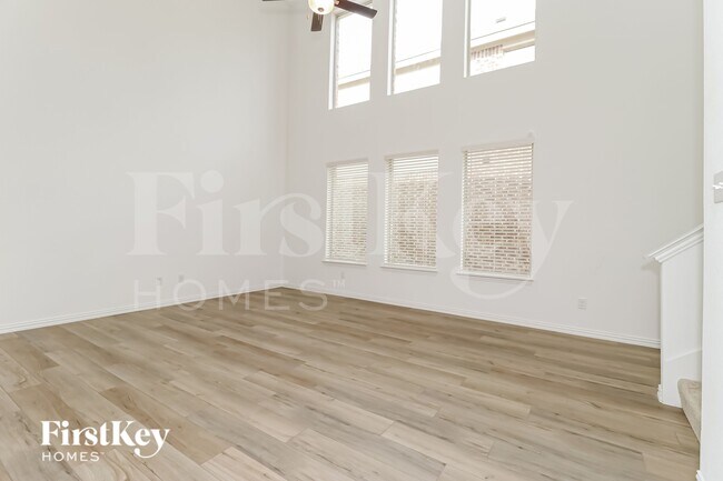 Building Photo - 10113 Elkhorn Dr
