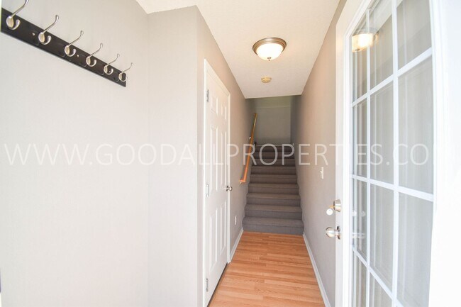 Building Photo - 2 bedroom, 2 bath Townhome Overlooking a W...
