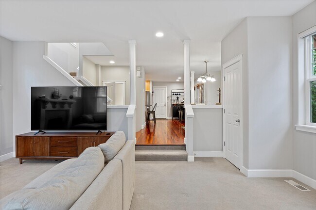 Building Photo - 9826 NW Justus Ln