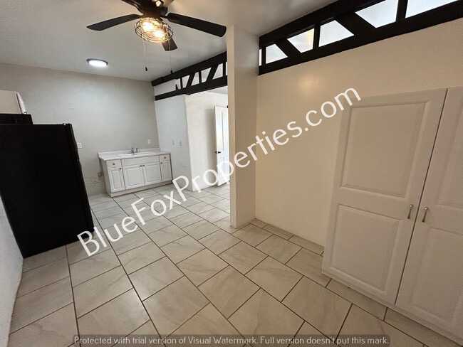 Building Photo - 204 W Sahuaro St