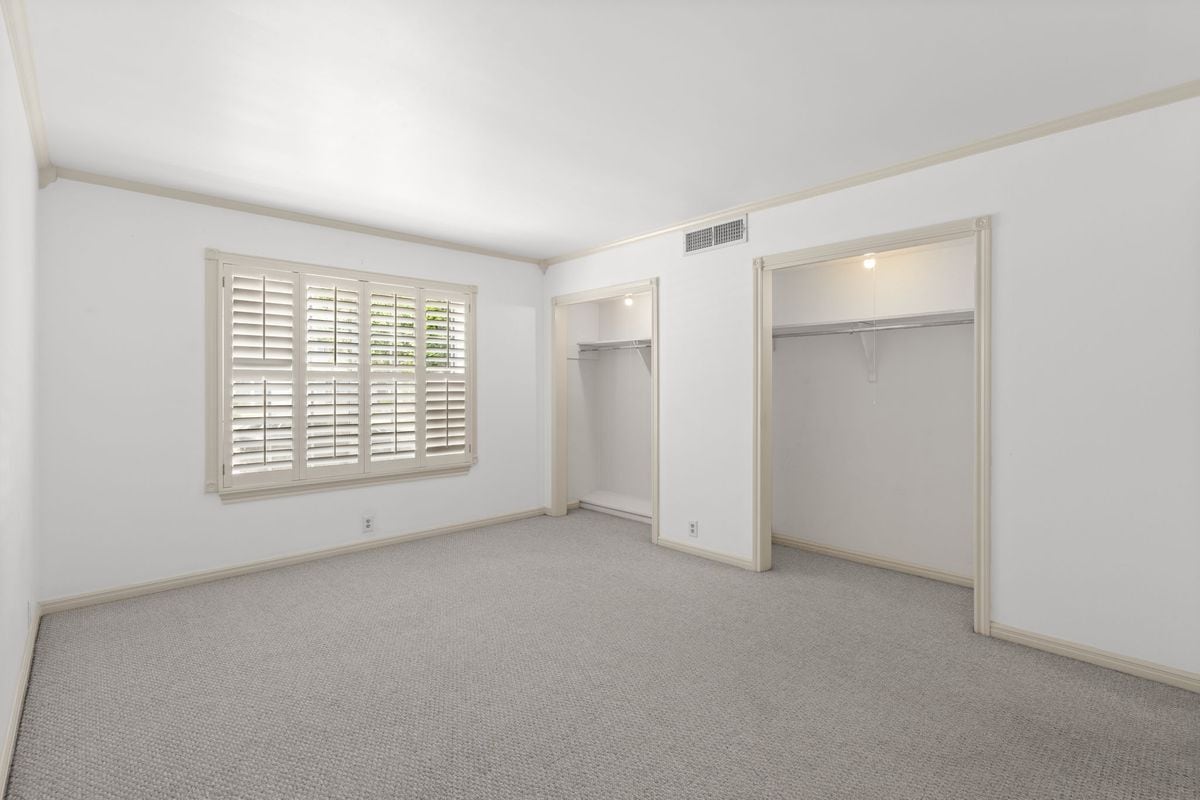 Building Photo - 2601 Bellefontaine, B105