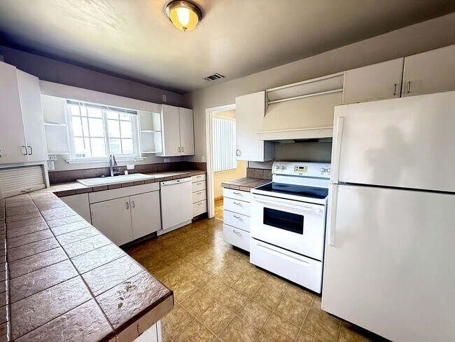 Foto del edificio - 2314 Upland Dr