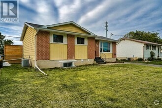 Building Photo - 631-631 Aylmer Crescent