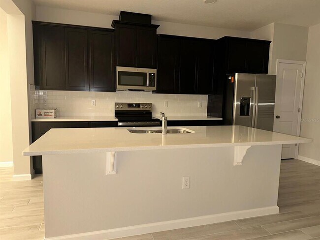 Building Photo - 9249 Gran Teatro Dr