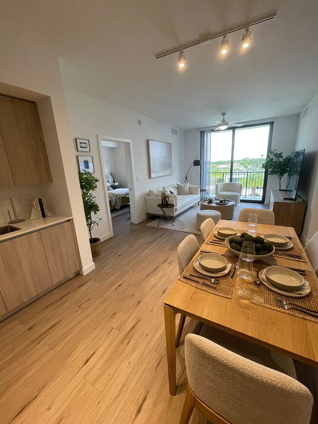 Building Photo - 520 W 79th St