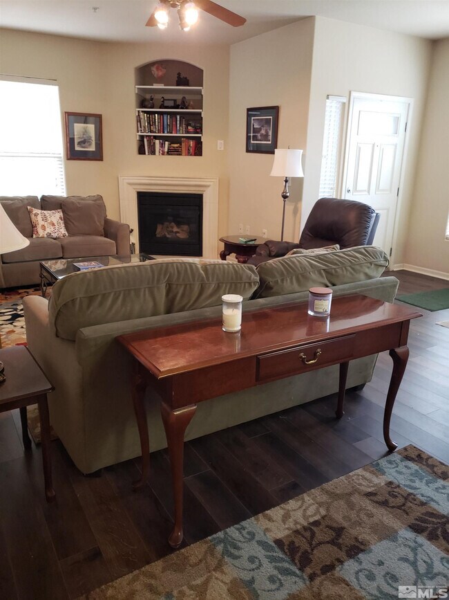 Foto del edificio - 1325 S Meadows Pkwy