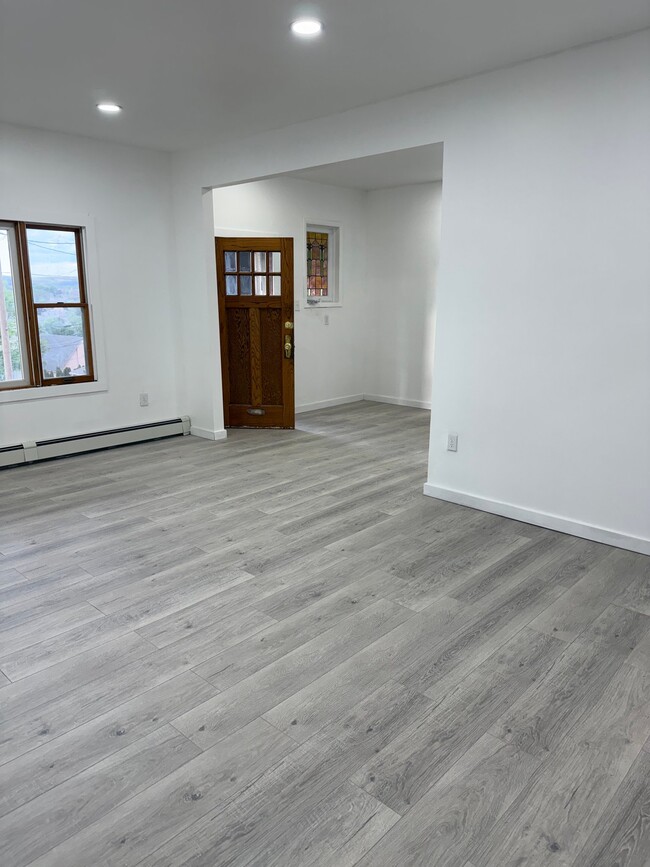 Building Photo - 1203 Howard Ave