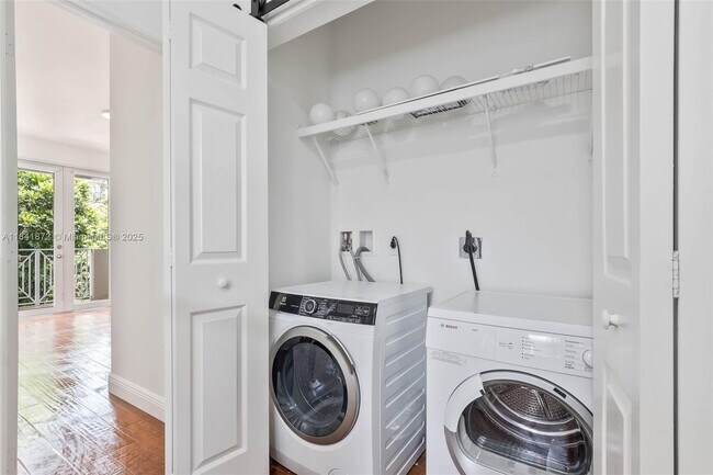 Foto del edificio - 3133 Hibiscus St