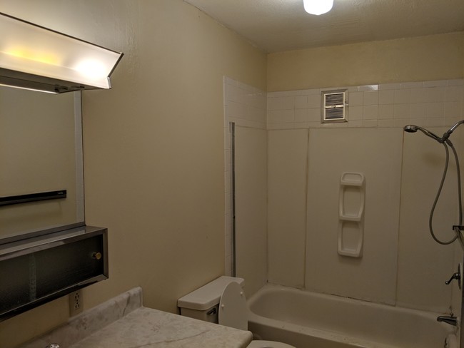 Bathroom - 2732 Colonial St