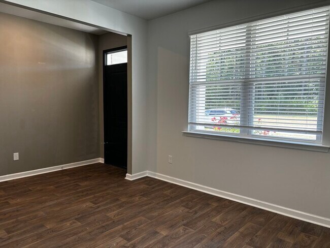 Building Photo - 613 Silver Spruce FOR RENT!