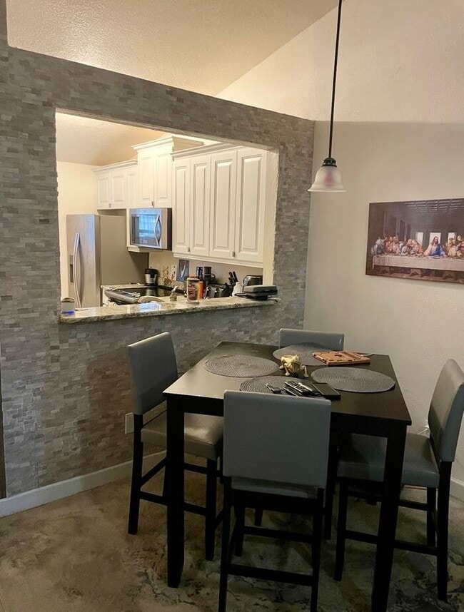 Foto del edificio - 1 bedroom Creekside Villas Townhome Near O...