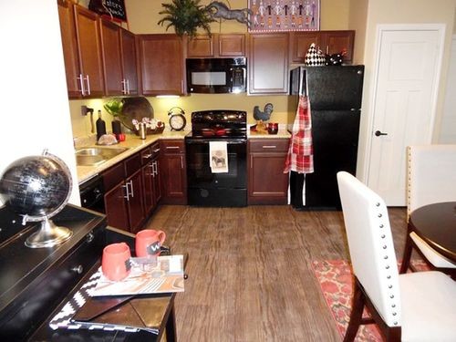 Foto del edificio - 515 E Slaughter Ln