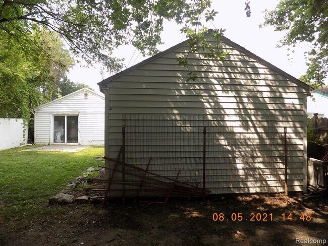 Foto del edificio - 2484 Waltz Ave