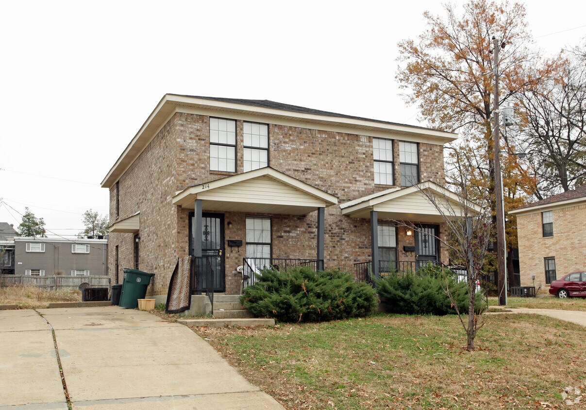 Building Photo - 200-216 Cochran St