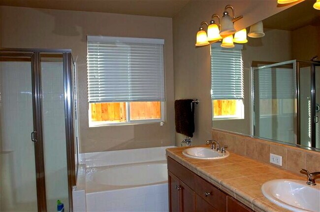 Foto del edificio - Great Harlan Ranch Home! Don't miss out! It won't last long!