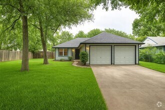 Building Photo - 702 Twin Oak Trail