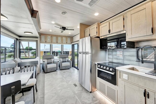 Building Photo - 1200 US Hwy 27 N