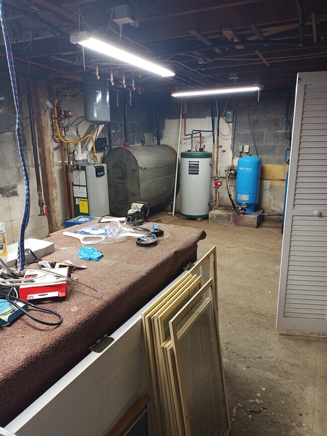 Building Photo - 1229 Ellis Hollow Rd