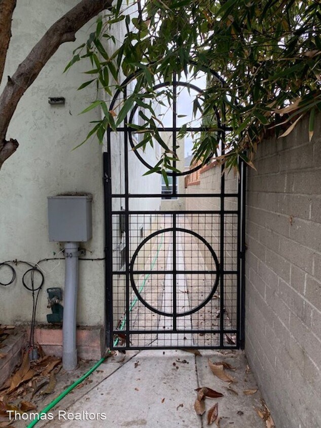 Foto principal - Studio, 1 bath House - 2577 C Street