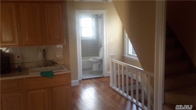 Building Photo - 10 Cornell St