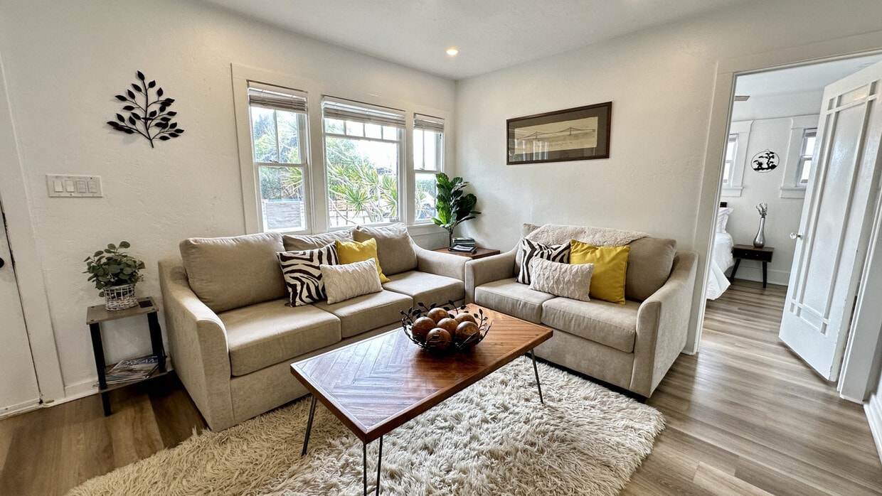 Foto principal - 4752 Lotus St