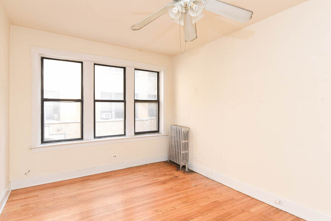 Building Photo - Radiant 2 Bedroom, 1 Bath in Humboldt Park...