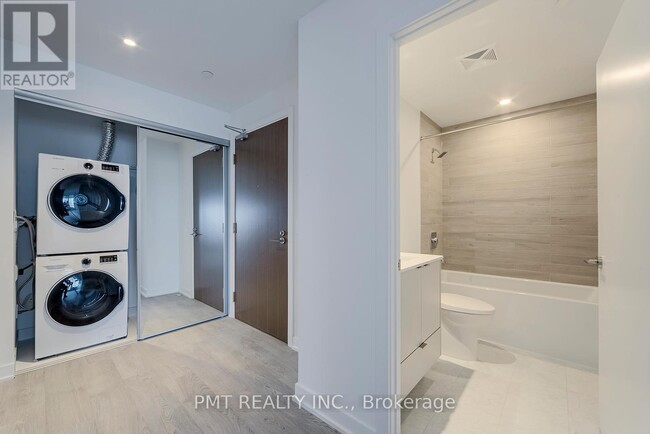 Photo du bâtiment - 1928 Lake Shore Blvd W