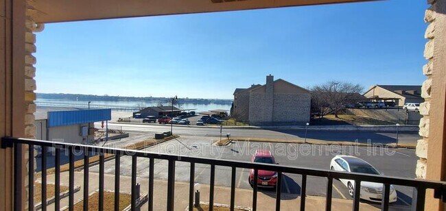 Building Photo - 400 E Pearl St