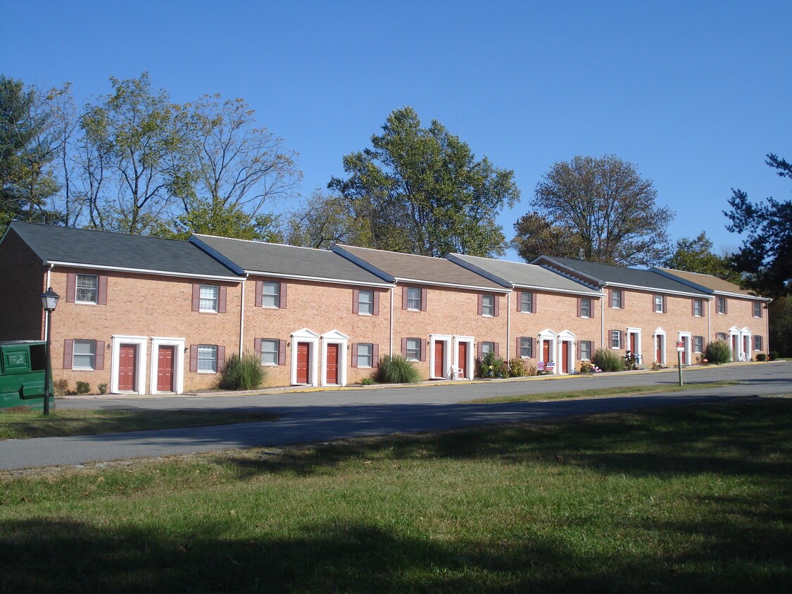 139 Lee St, Bowling Green, VA 22427 Apartments in Bowling Green, VA