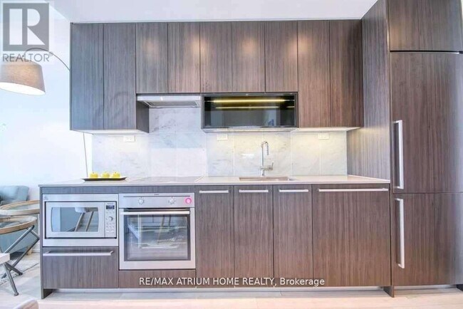 Photo du bâtiment - 115 McMahon Dr