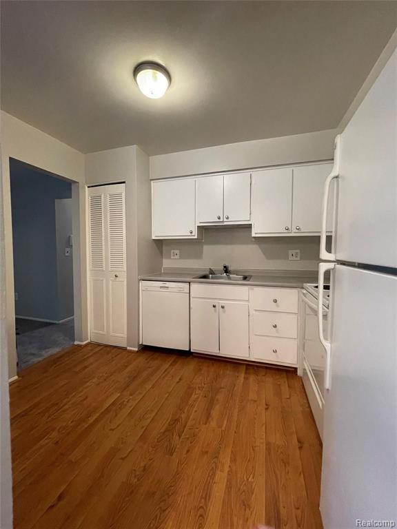 Foto del edificio - 7550 Woodview St