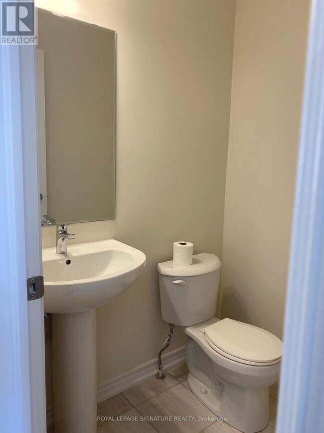 Building Photo - 110 Molozzi St