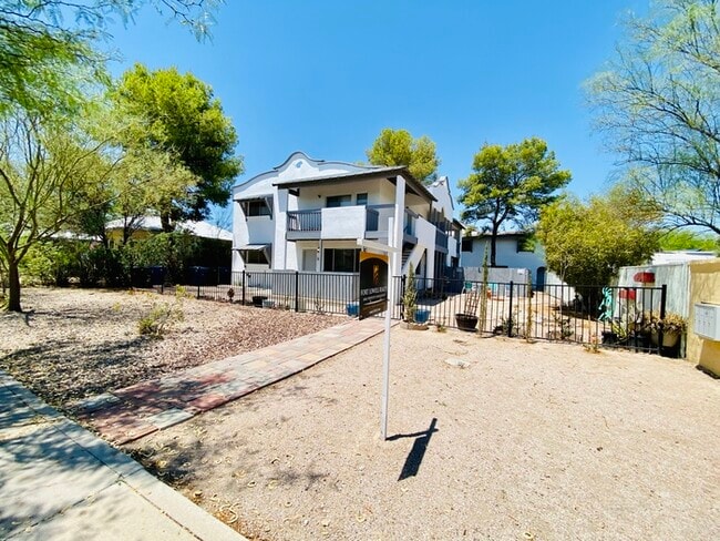 Building Photo - Remodeled Two Bedroom in Downtown Tucson!!...