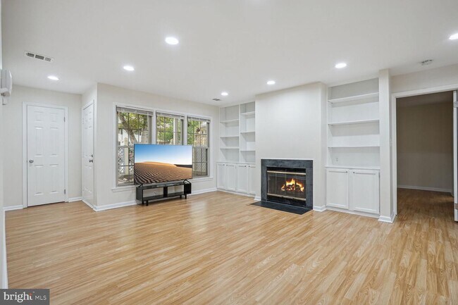 Building Photo - 13106 Shadyside Ln