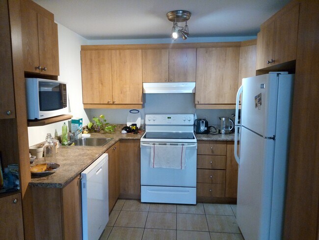 Building Photo - 1118 Rue Wolfe