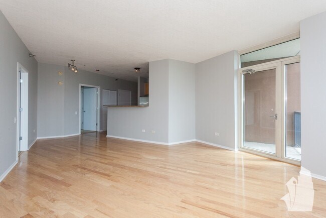 Building Photo - 600 N Kingsbury St