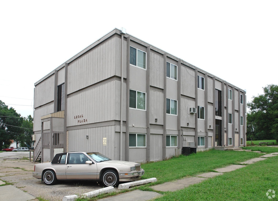 Building Photo - 1300 SW Van Buren St