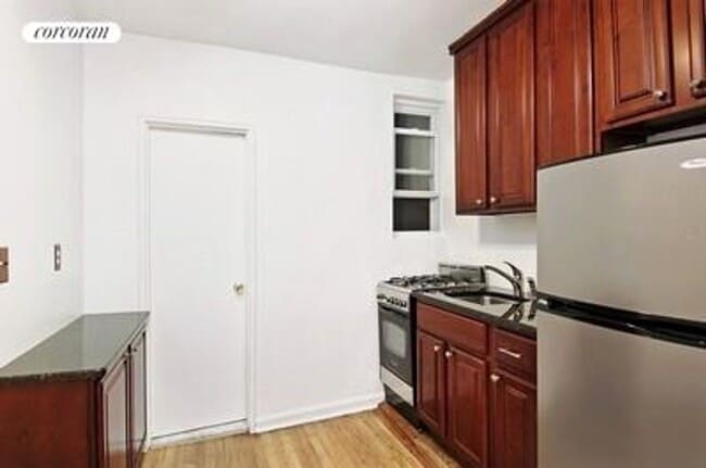 Building Photo - 217 E 89th St